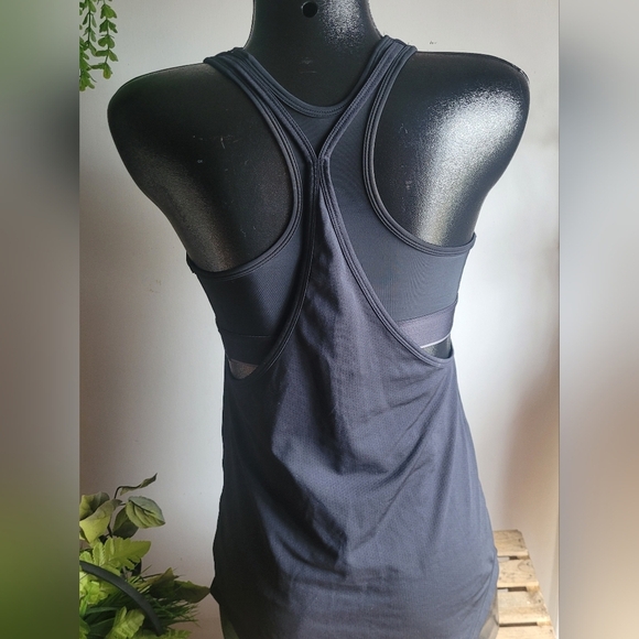 Under Armour Black Tank Top with Shelf Bra - Picture 6 of 6